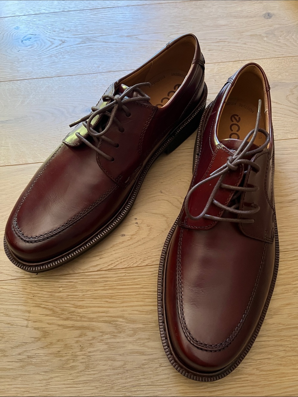 ECCO Men's Burgundy Leather Lace-Up Oxfords
